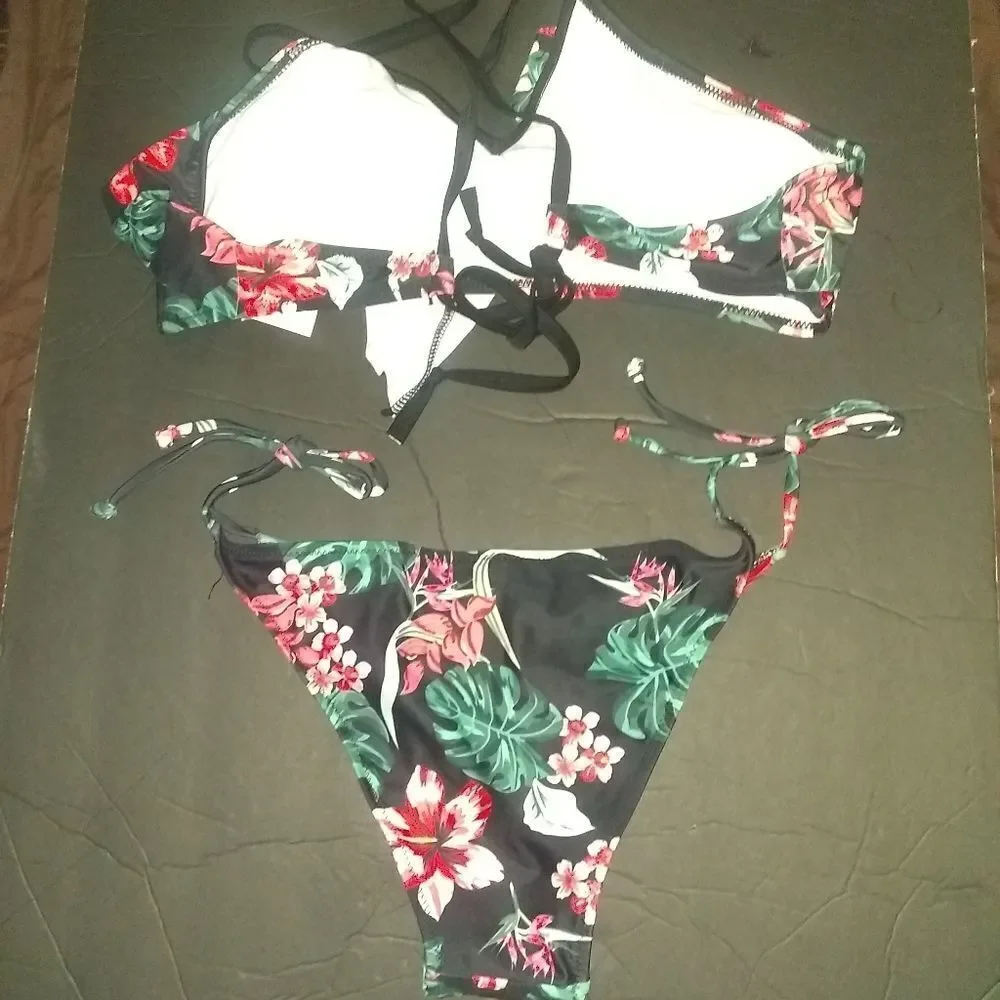 ⬇️⬇️⬇️Floral Two Piece String Bikini - Picture 3 of 3